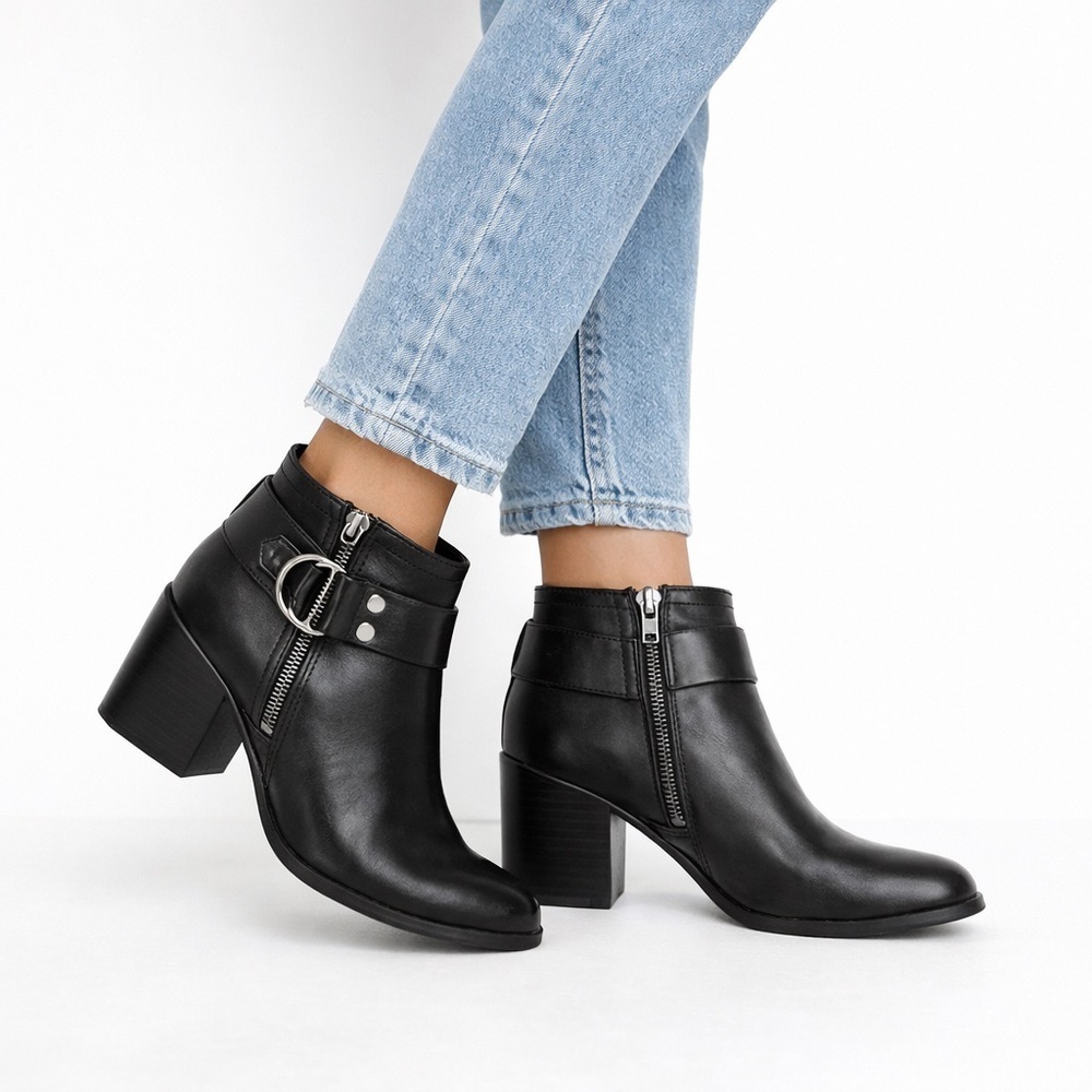 [Marc Fisher] Black Edgy Leather Booties